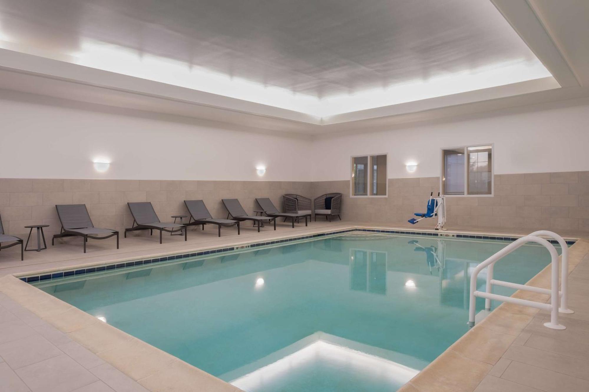 Homewood Suites Медфорд Экстерьер фото