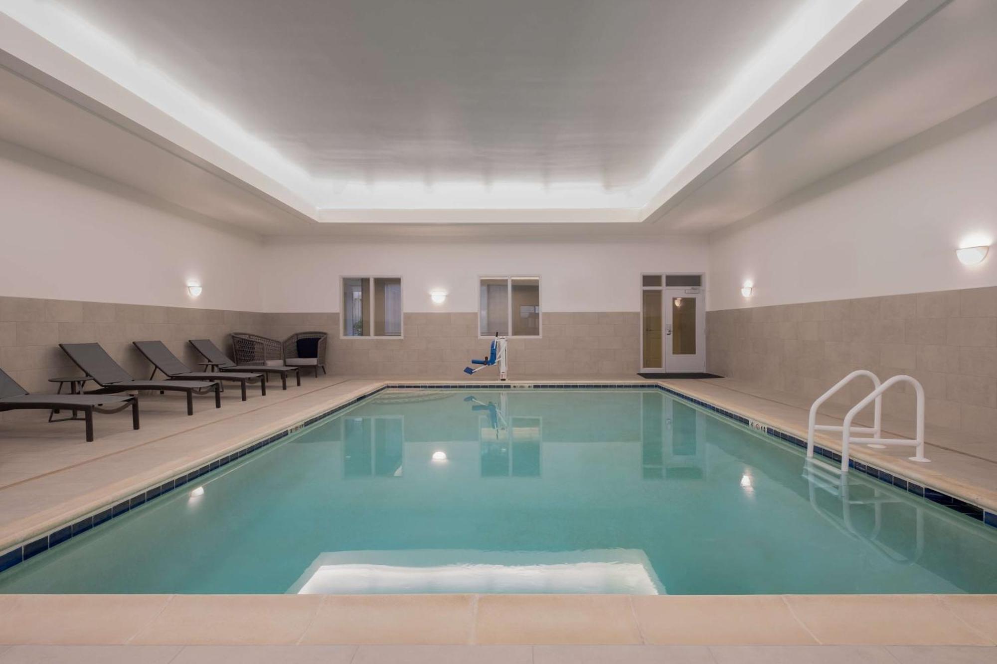 Homewood Suites Медфорд Экстерьер фото