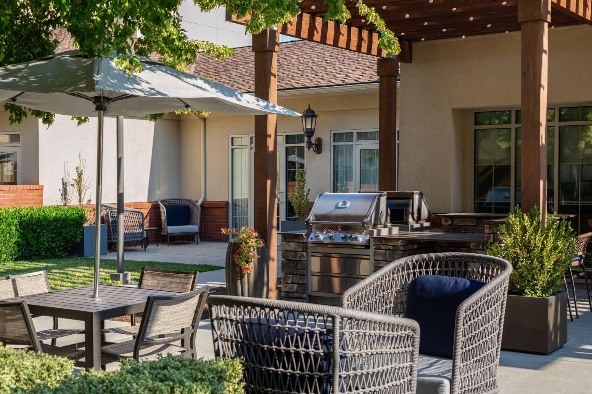 Homewood Suites Медфорд Экстерьер фото